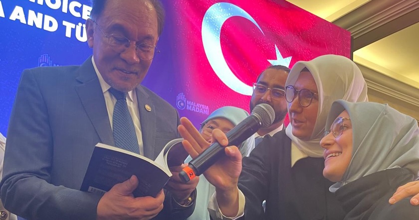 IIUM Mezunları, Malezya Başbakanı Enver İbrahim ile Bir Araya Geldi