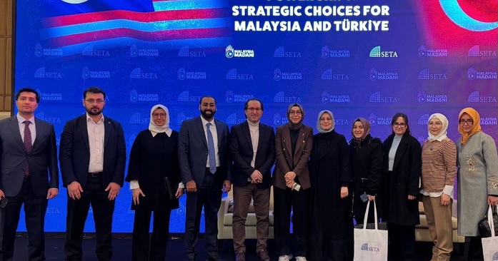 IIUM Mezunları, Malezya Başbakanı Enver İbrahim ile Bir Araya Geldi